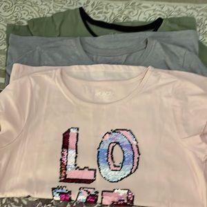 I am selling set up 3 T-shirts for girls see all pictures